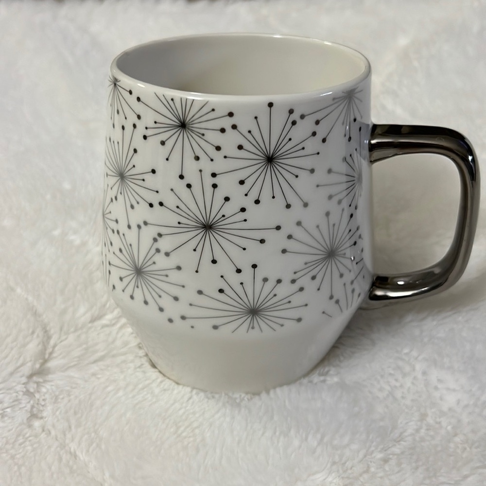 New With Tag 25 Ounce Edible Arrangements Winter Ceramic Mug Snowflake Star
